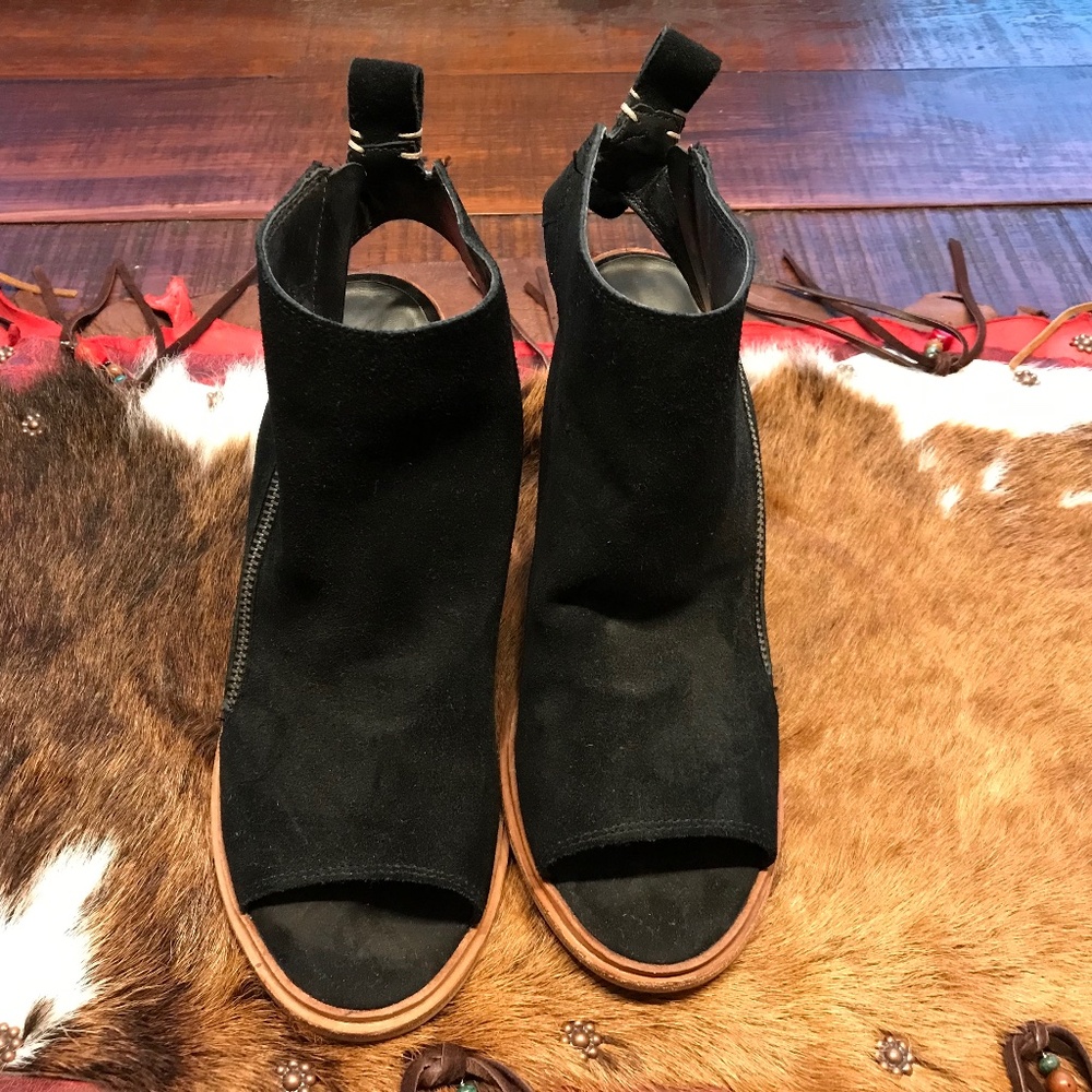 Pre-loved Dolce Vita Open Toe - Heel out Sandals, Size